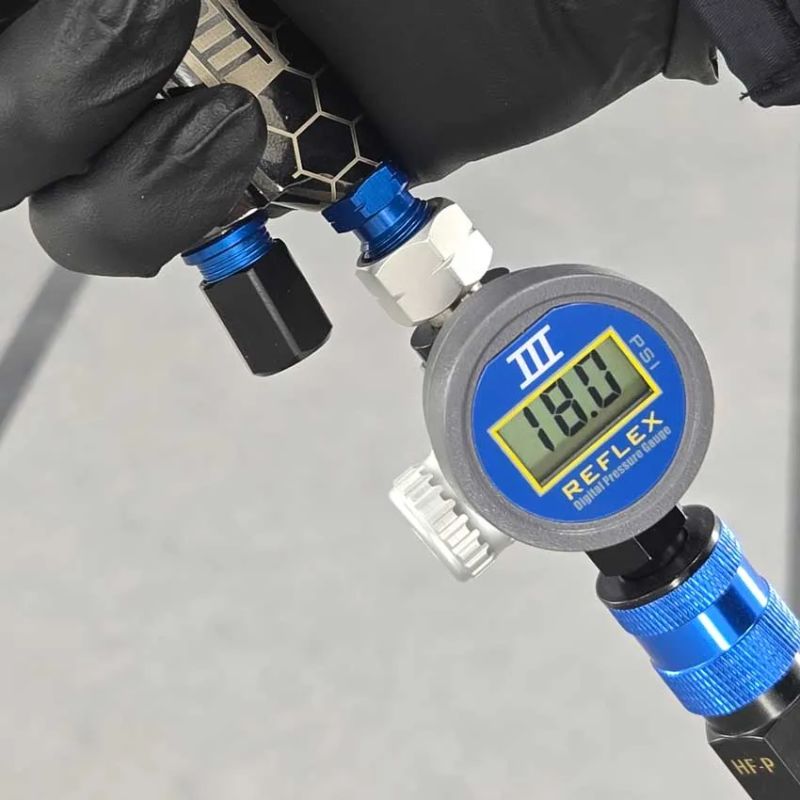 Luma III digital regulator/gauge for spray guns